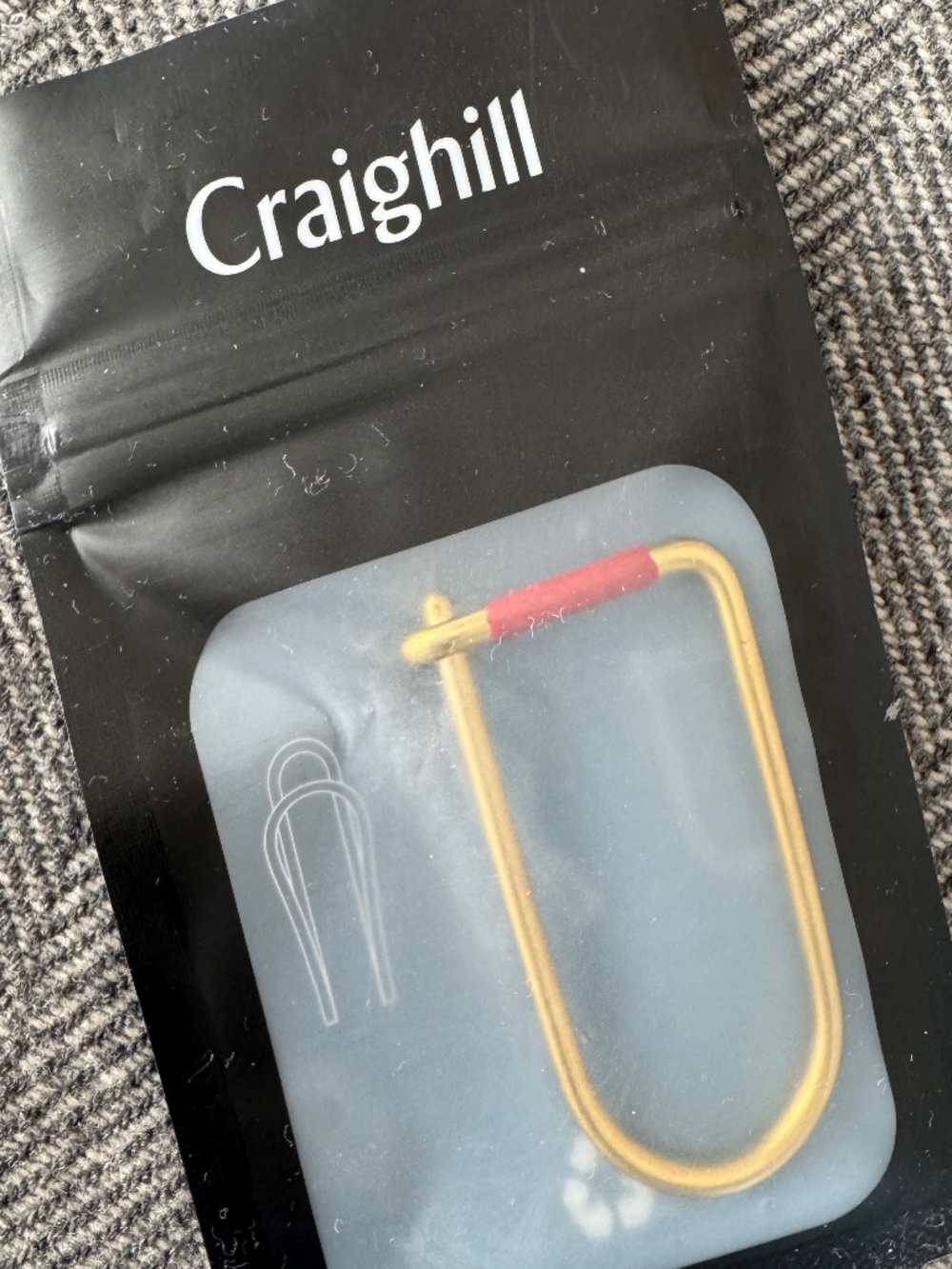 NWT, CRAIGHILL, WILSON KEYRING IN RED ENAMEL AND BRASS/GOLD